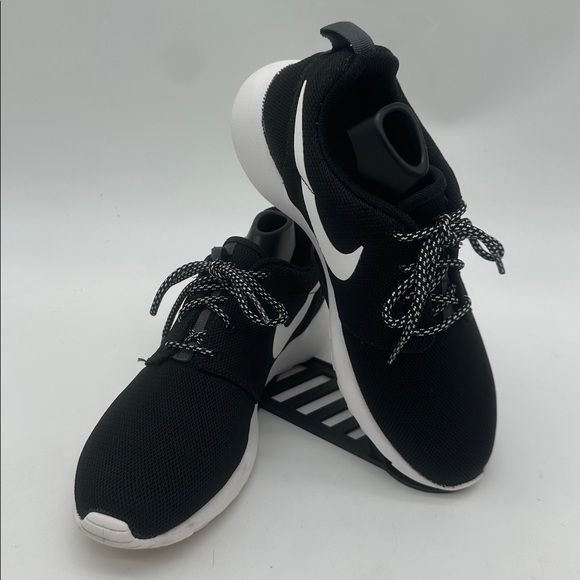 Nike Roshe One Black White Running Shoes Women’s Size 8.5 - Picture 3 of 13
